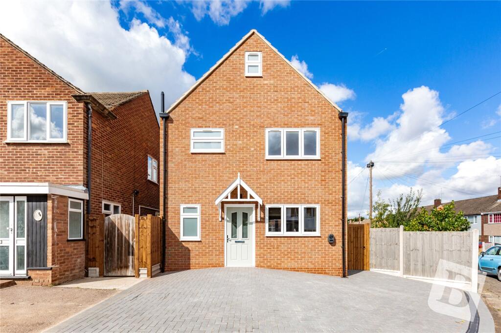 4-bed detached on Queenswood Avenue, Hutton, Brentwood, Essex, CM13, £550,000