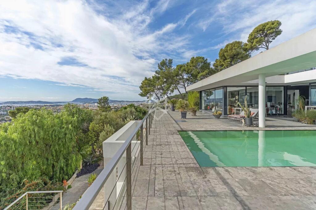 Main image of property: Provence-Alps-Cote d`Azur, Var, Toulon