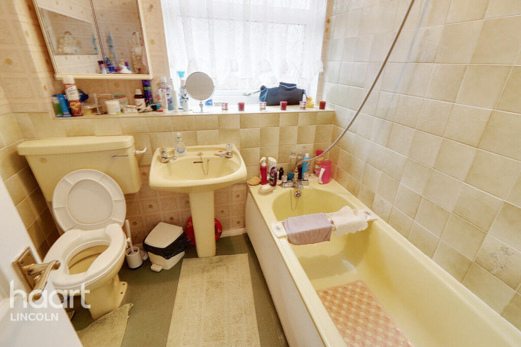 House in Lincoln, Lincolnshire - View 6