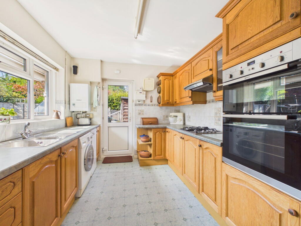House in Horsham, West Sussex - More