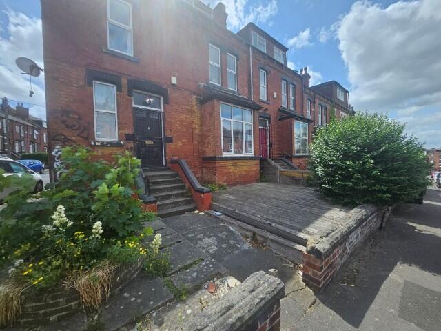 8 bedroom terraced house for rent