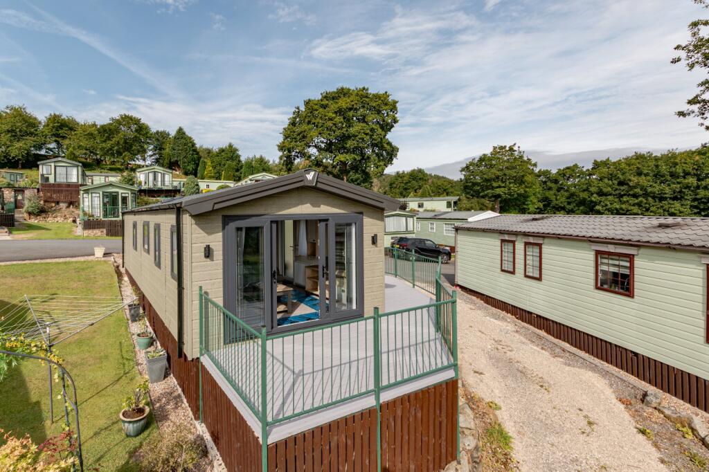 2-bed caravan on Straight Lane, Addingham, Ilkley, West Yorkshire, LS29, £78,950
