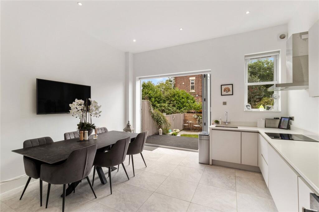 Wardle Road, Sale, Greater Manchester, M33 photo 3