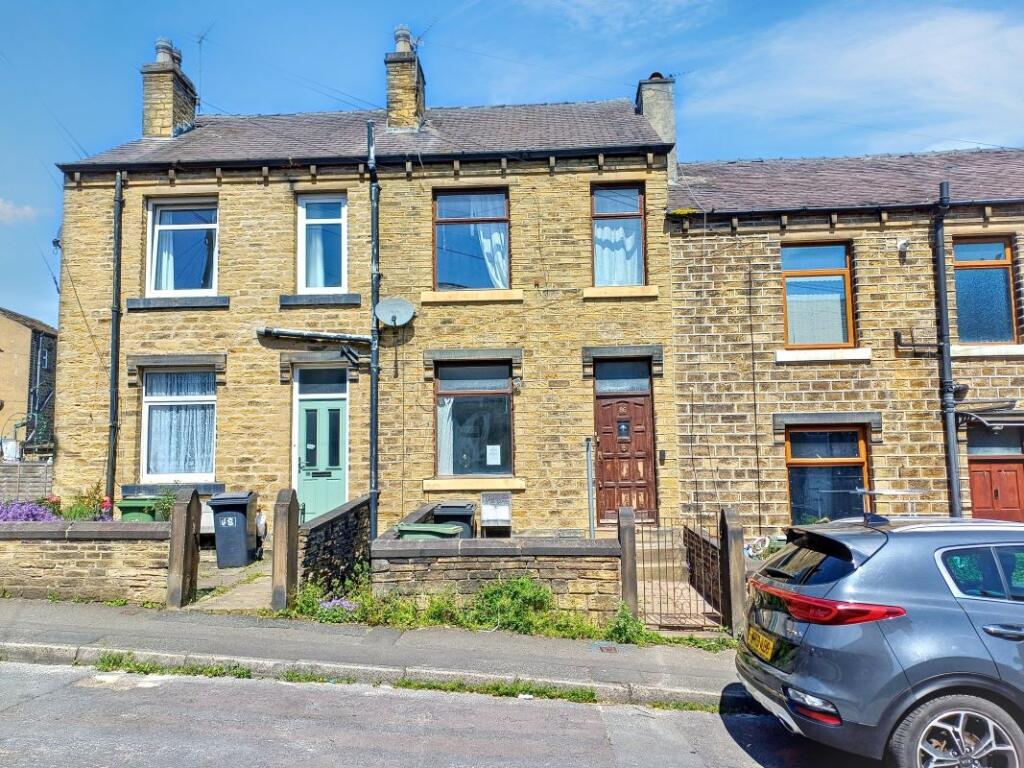 Main image of property: 86 College Street, Huddersfield, West Yorkshire, HD4 5EB