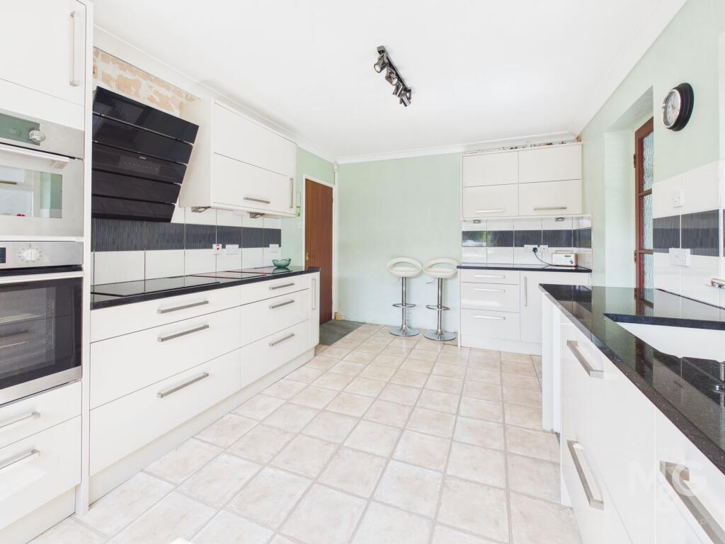Cadogan Road, Bury St. Edmunds, IP33 photo 2