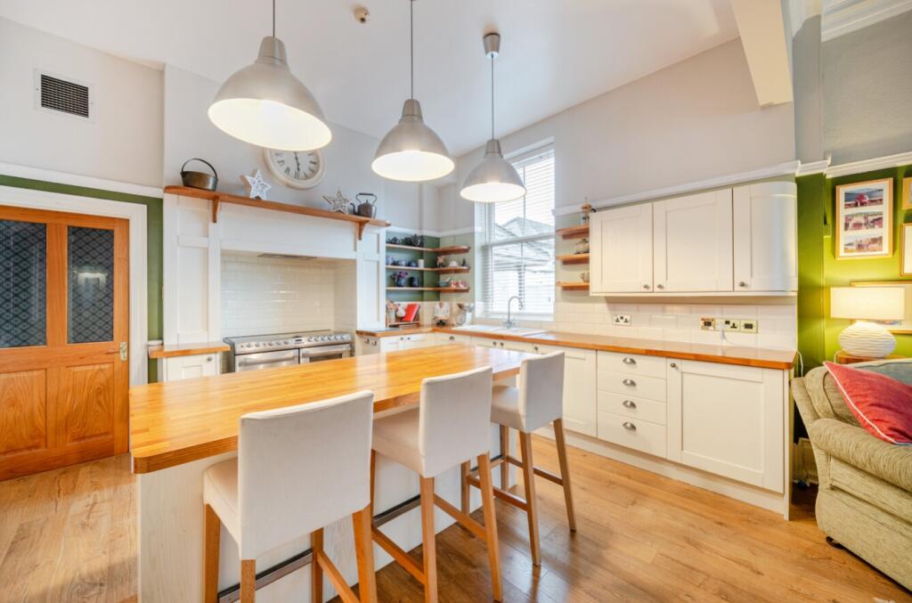 House in Lincoln, Lincolnshire - More