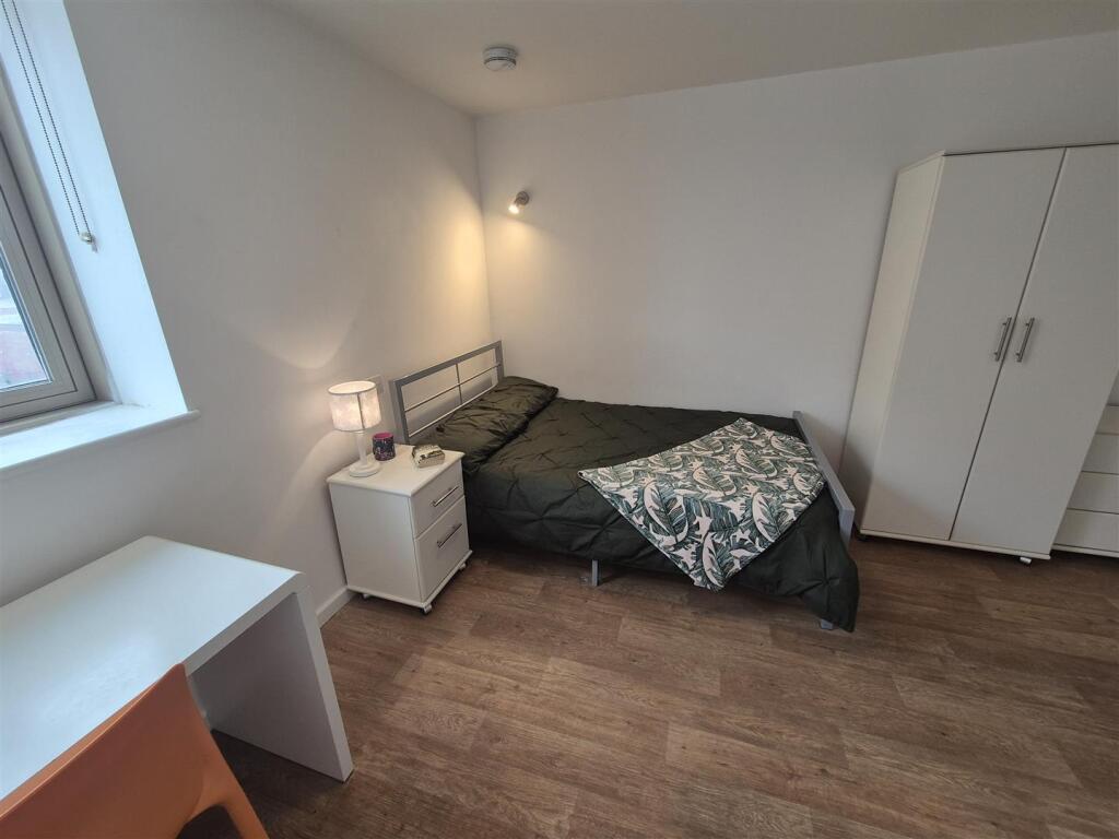 Main image of property: STUDENT EN-SUITE STUDIO JUST £695 WITH BILLS!