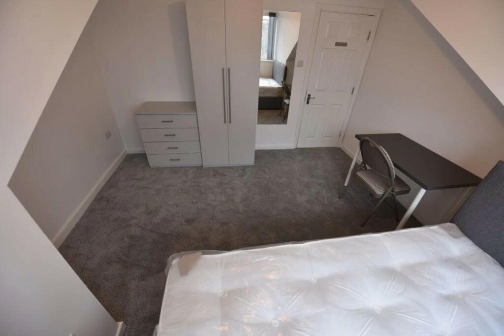 Beamsley Mount, Hyde Park, Prime Location!!! - More