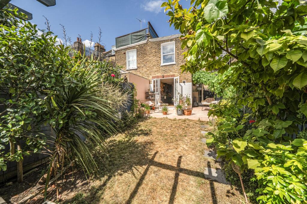 House in London, Archway - More