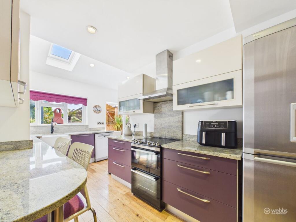 Salcot Crescent, New Addington, Croydon photo 4