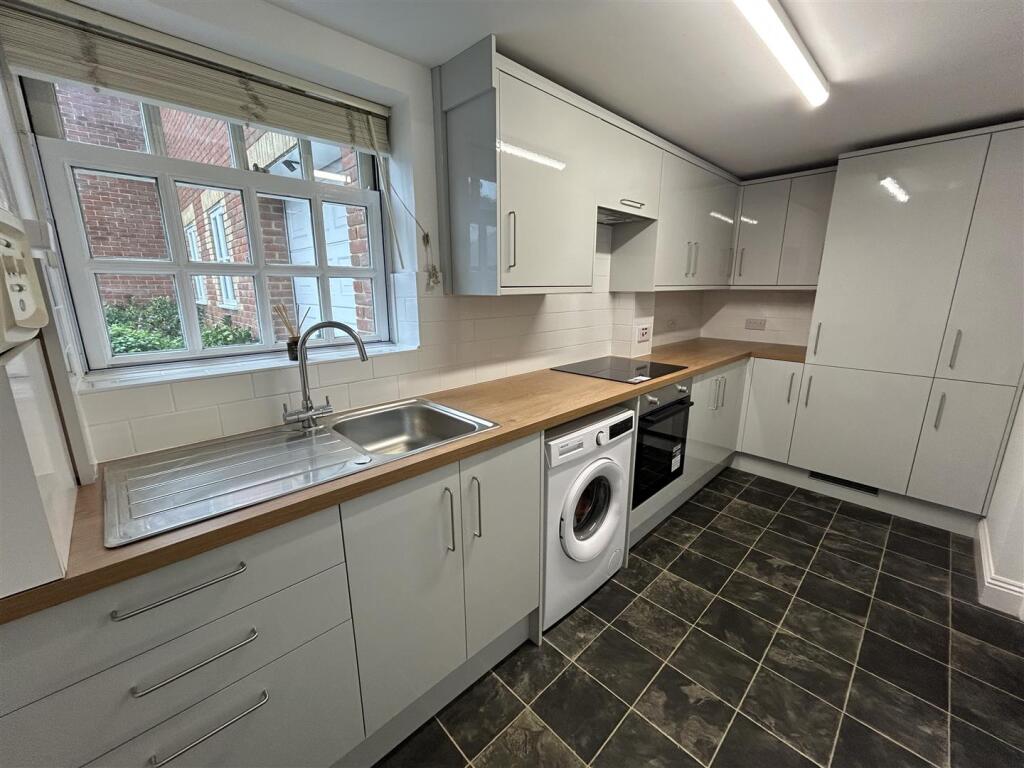 Apartment in Tonbridge and Malling, Brook Street - View 4