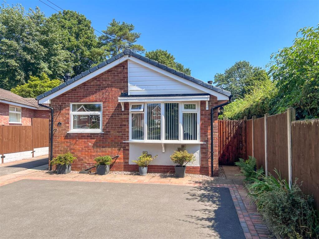 House in Staffordshire Moorlands, Leek - View 2