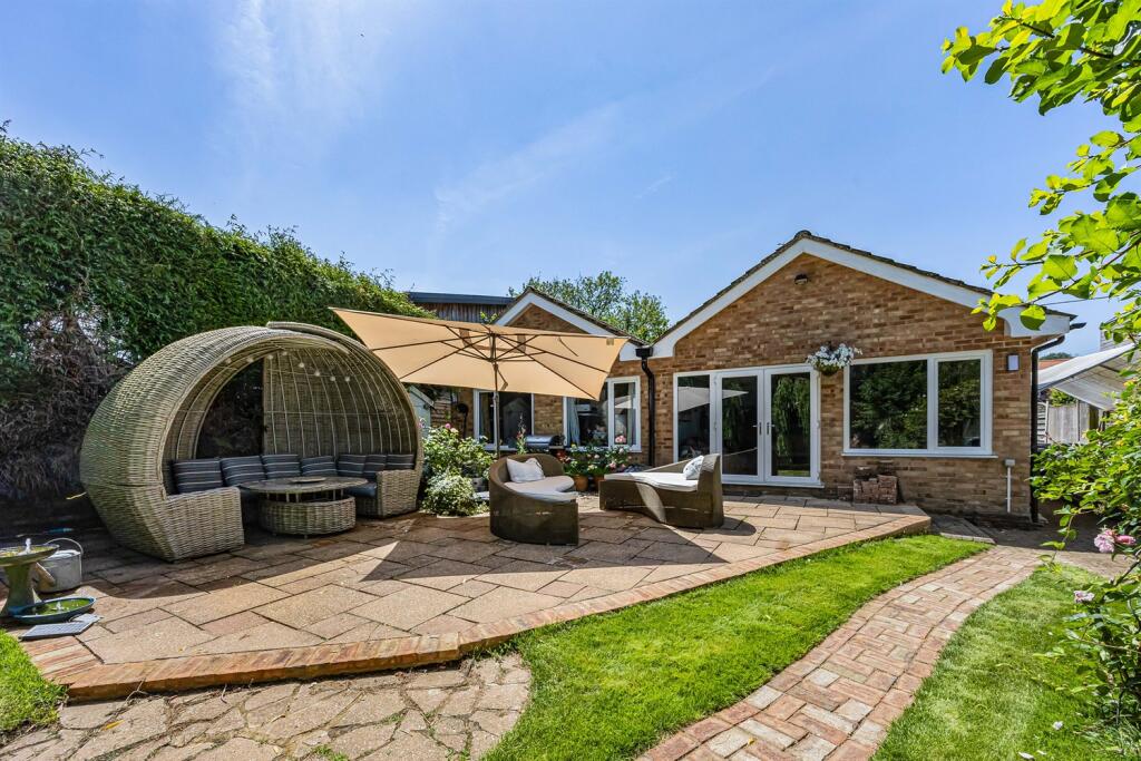 Main image of property: Checkendon RG8