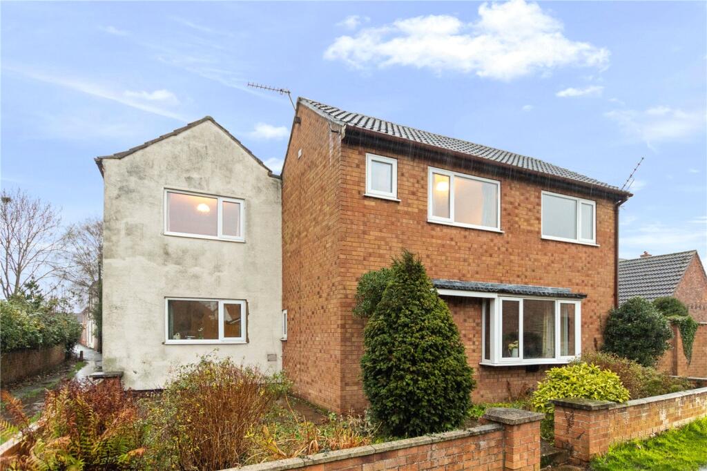 3-bed semi-detached on Church Lane, Crowle, North Lincolnshire, DN17, £195,000
