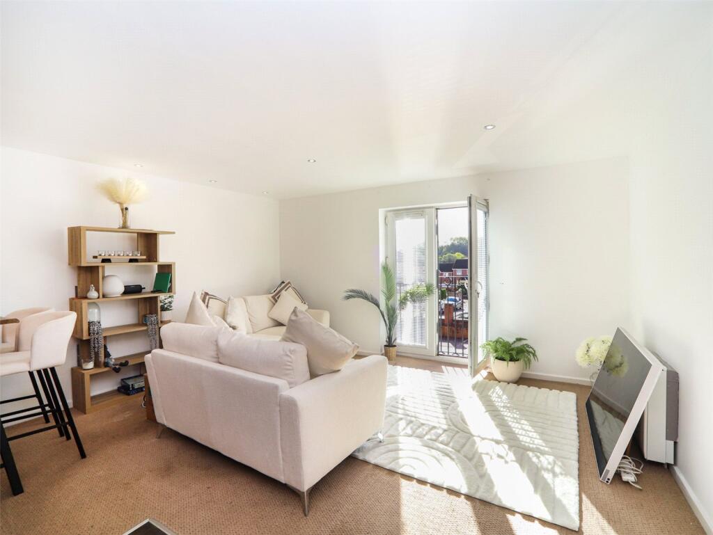 Apartment in Newport, Ringland - More