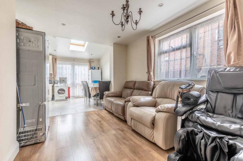 Slough Road, Iver, SL0 photo 3