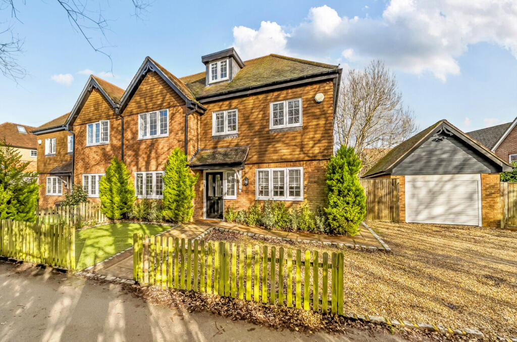 5-bed house on Peacock Lane, Wokingham, Berkshire, £750,000