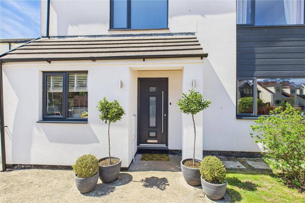 Stylish family living in Swiss Valley, Clevedon photo 3