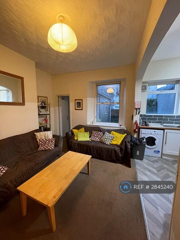 5 bedroom terraced house for rent