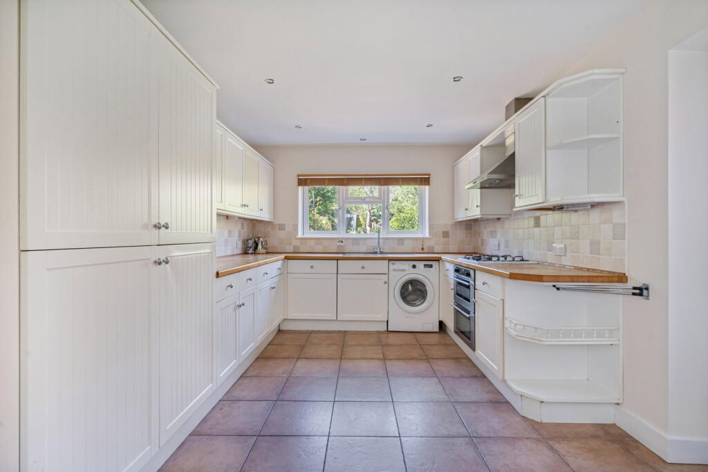 Canfold Cottages, Bookhurst Road, Cranleigh GU6 7DR photo 2