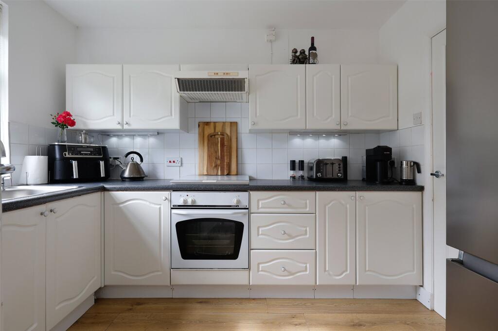 House in Reigate and Banstead, Woodhatch - View 4