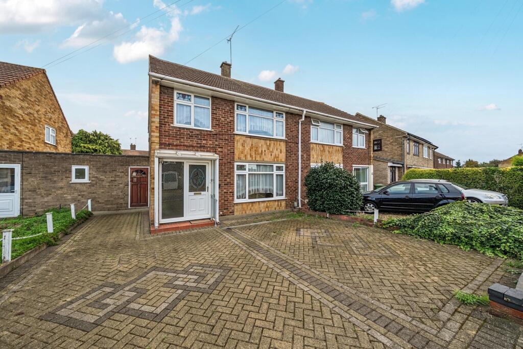 3-bed semi-detached on Stevenson Close, Erith, £432,000