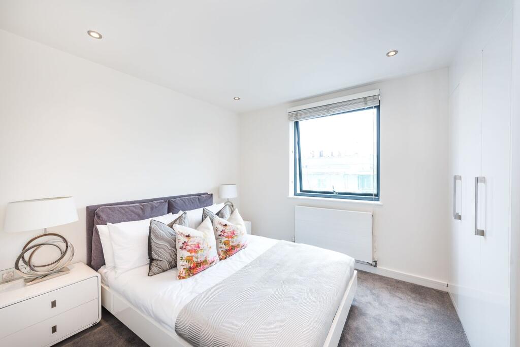 Apartment in London - More