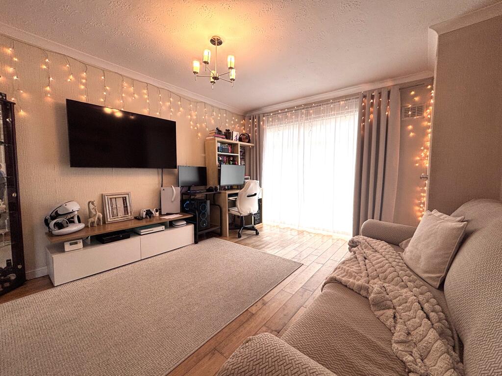 House in Coatbridge, Carnbroe - View 5