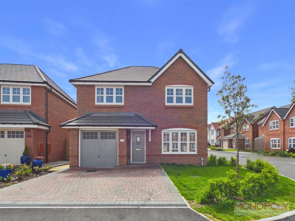 4-bed detached on Llwyn Helyg, Wrexham, LL11, £330,000