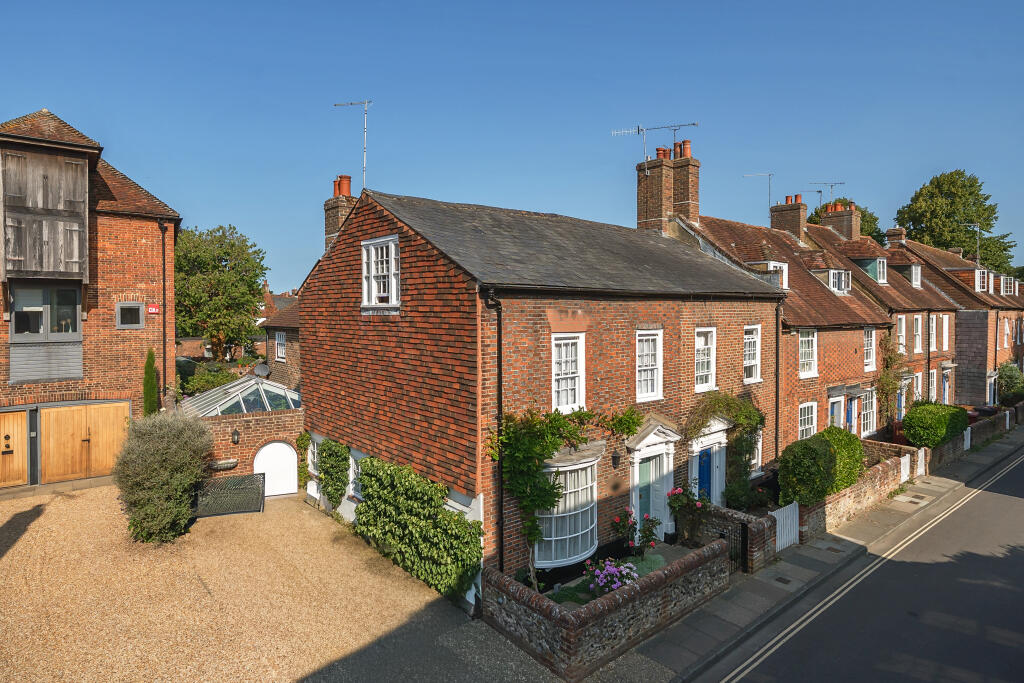Main image of property: Little London, Chichester, PO19