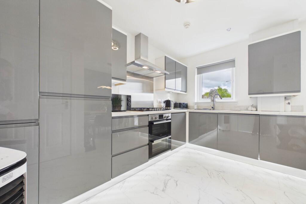 Aquitania Crescent, Larkhall photo 3