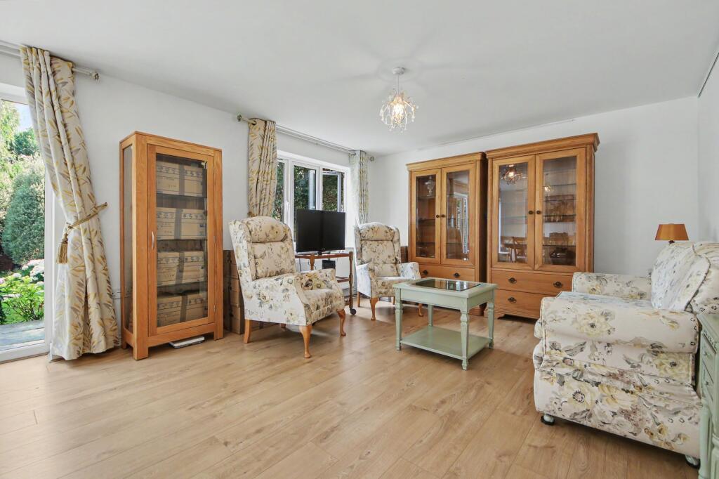 House in Southampton - More