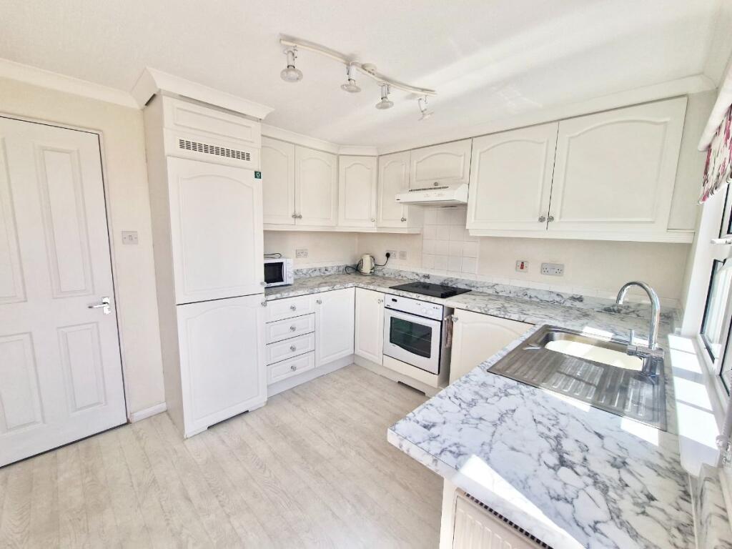House in Castle Point, Canvey Island - View 2