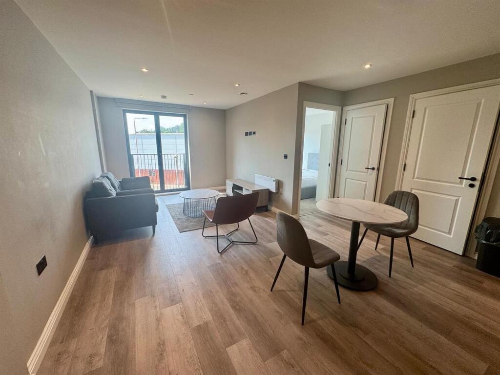 Springwell Gardens, Whitehall Road, Leeds City Centre - View 2