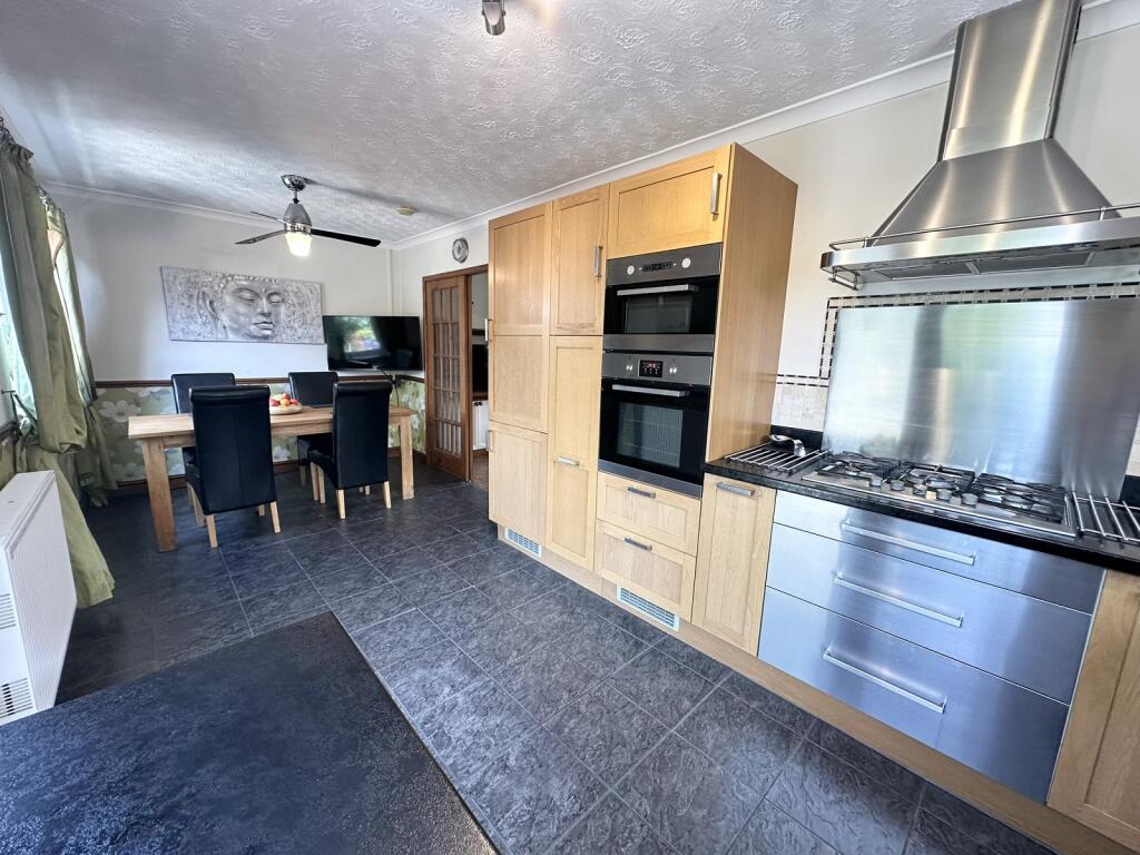 House in Newport, Caldicot - View 4