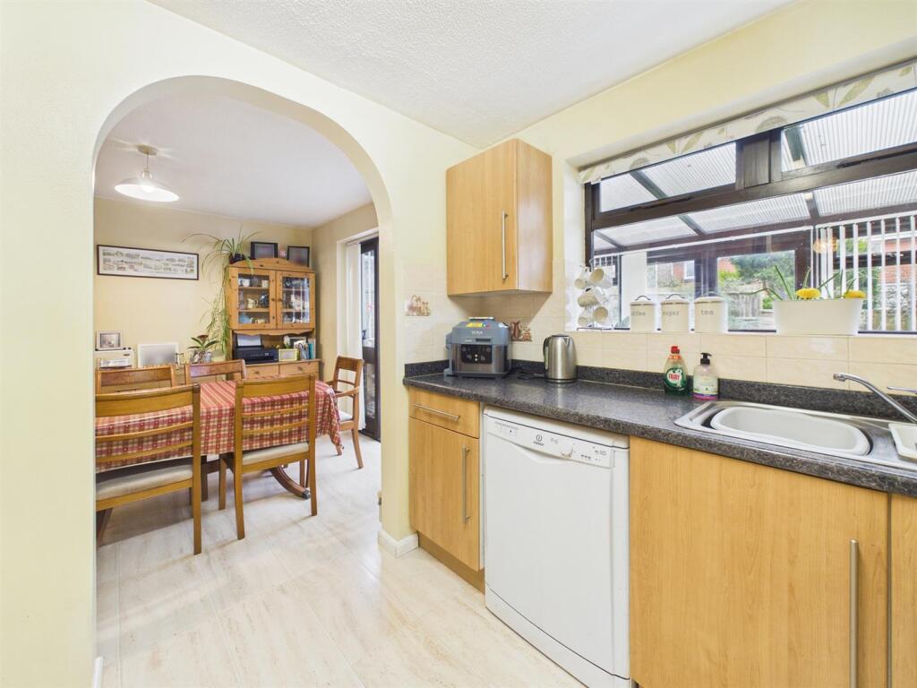 Damon Close, Peacehaven photo 3