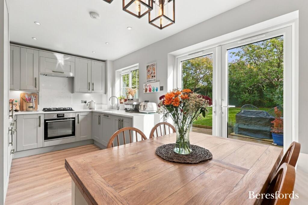 House in Basildon, Billericay - View 3