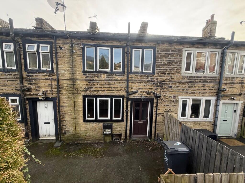 Main image of property: 4 Spring Gardens, Sowerby Bridge, West Yorkshire, HX6 2TW