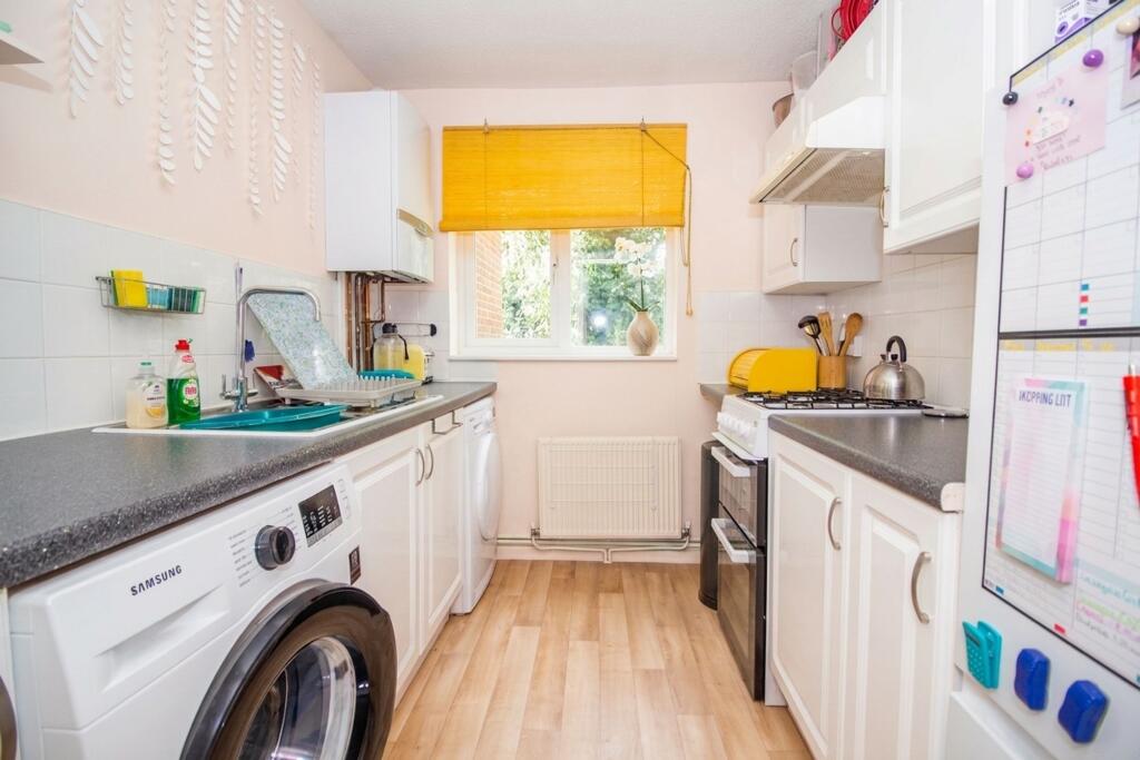 Apartment in Watford - View 3