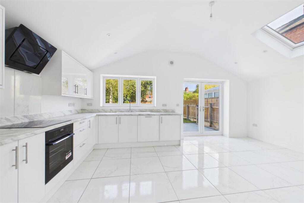 House in Newark, New Town - View 3