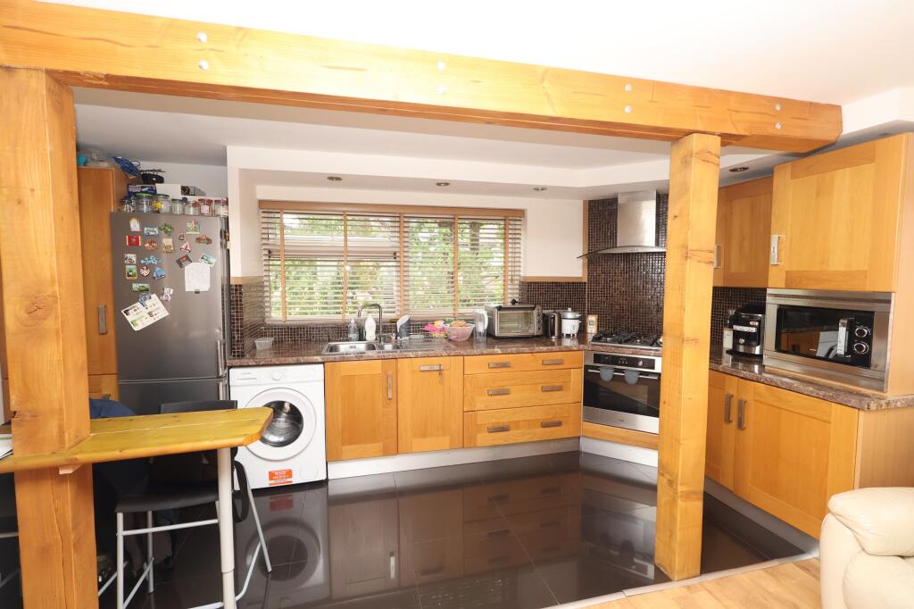 Derbyshire Green, Stretford, M32 photo 4