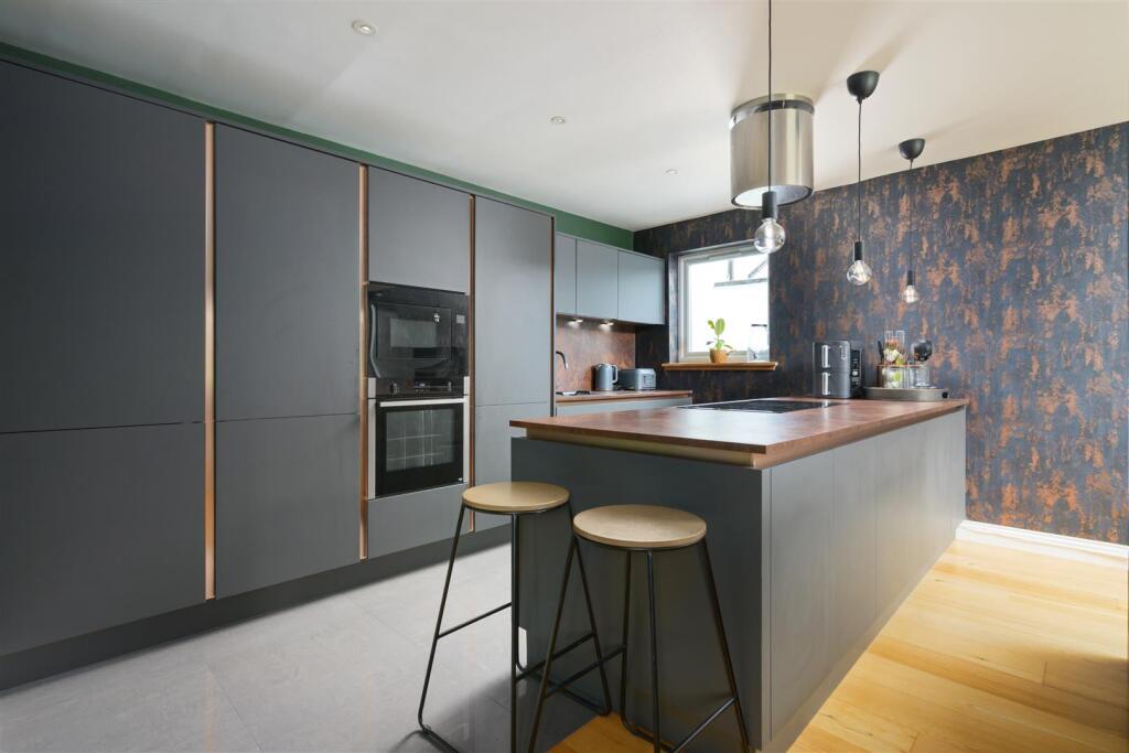 House in Burrelton, Brunty - View 2