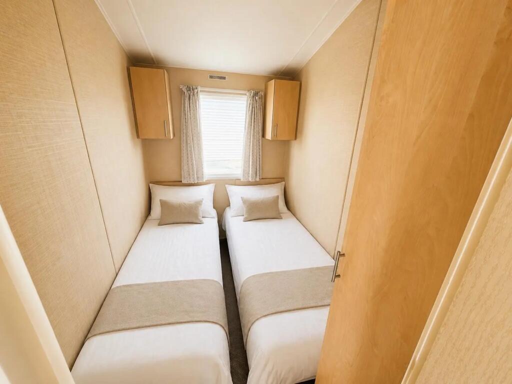 2011 Willerby Magnum, Seawick Holiday Park, St Osyth, Clacton-on-Sea, Essex, CO16 8SG - More