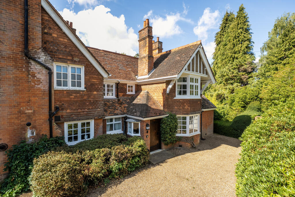 Main image of property: South Park, Sevenoaks, TN13