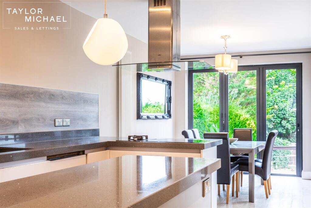House in Hove, West Blatchington - View 4
