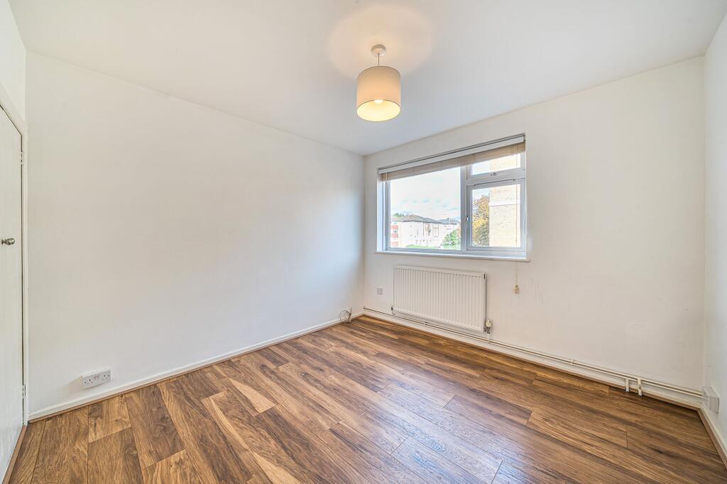 Apartment in Kingston upon Thames - More