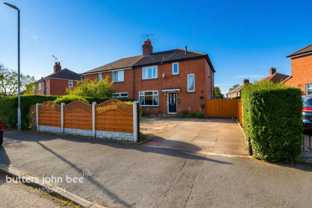 3-bed semi-detached on Ruscoe Avenue, Sandbach, £235,000
