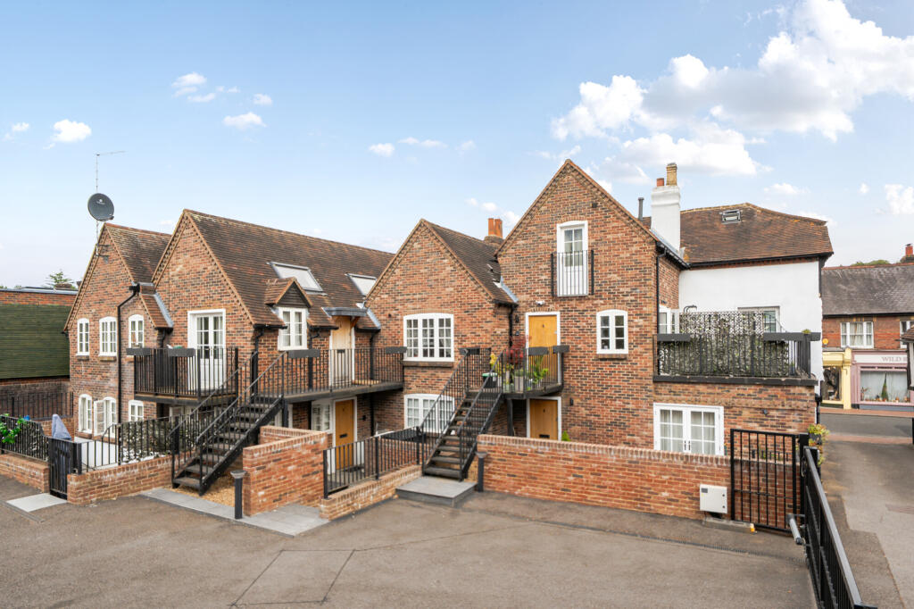 Main image of property: High Street, Great Missenden, HP16