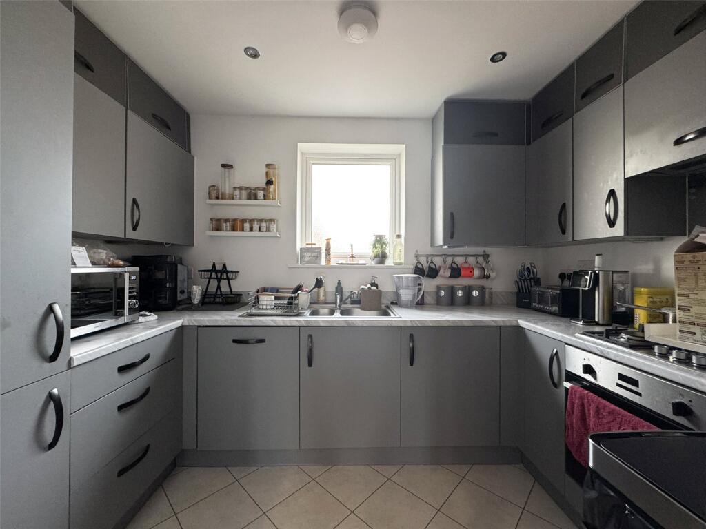 House in Dartford - More