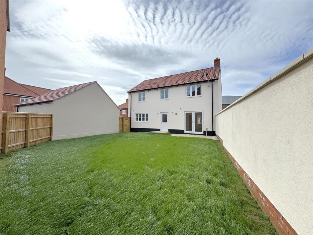 42, Constable Crescent, Chesil Reach, Chickerell photo 2